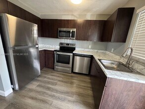 Building Photo - 617 Ixoria Ave