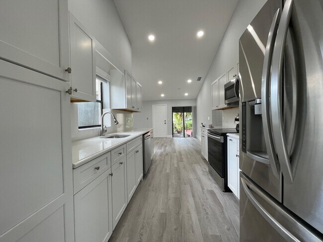 Building Photo - 6498 Las Flores Dr