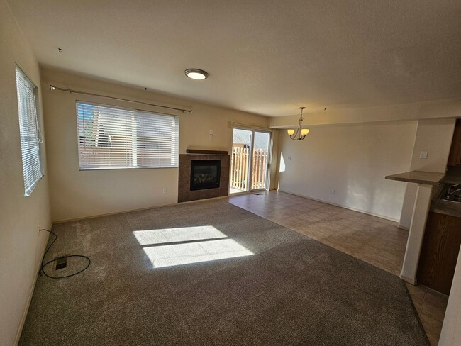 Foto del edificio - 3 Bed 4 bath Townhome in University Village!