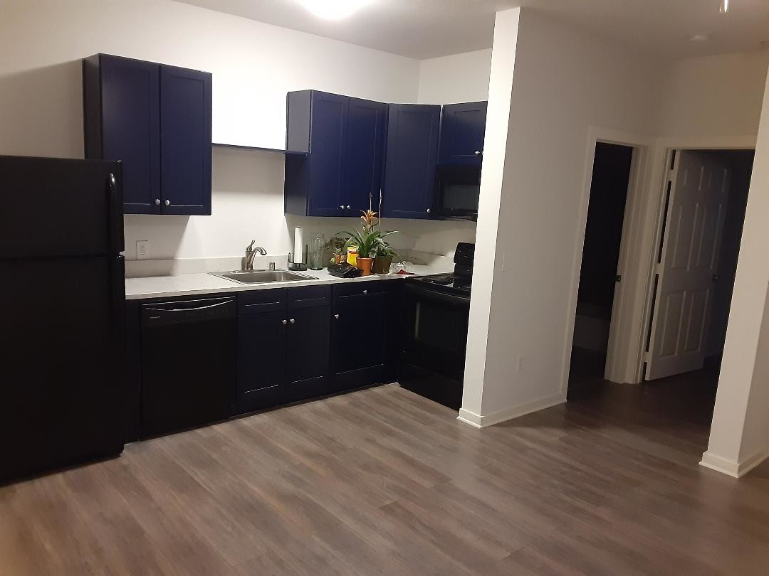 Foto del edificio - 1910 Bennett Ave