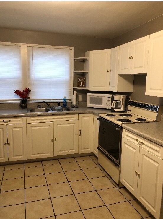 421 N Walnut St Unit downstairs, Saint Marys, OH 45885 Apartments in