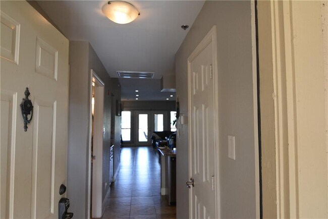 Building Photo - 3404 American Dr