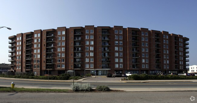 Building Photo - Ocean Place