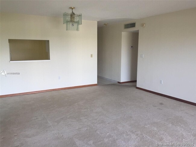 Foto del edificio - 575 Crandon Blvd