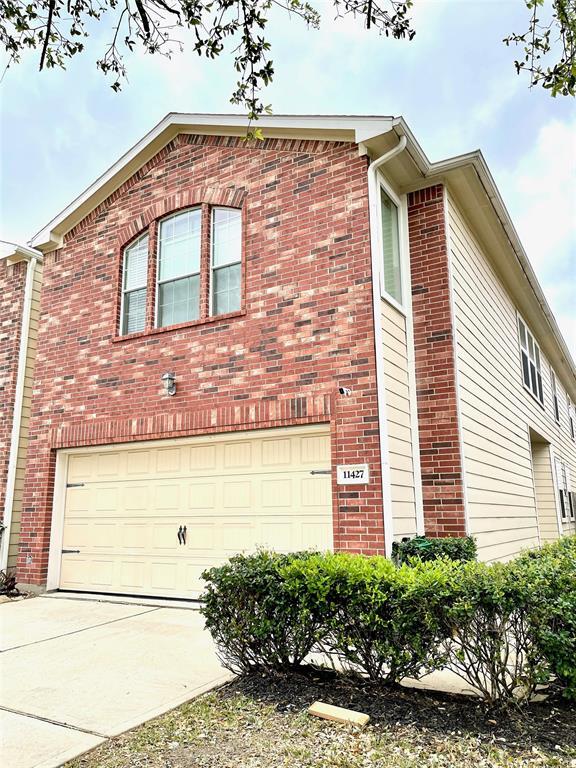 Building Photo - 11427 Champions Green Dr