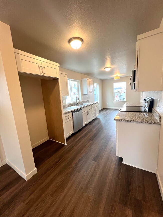 Building Photo - 221 Dano Dr