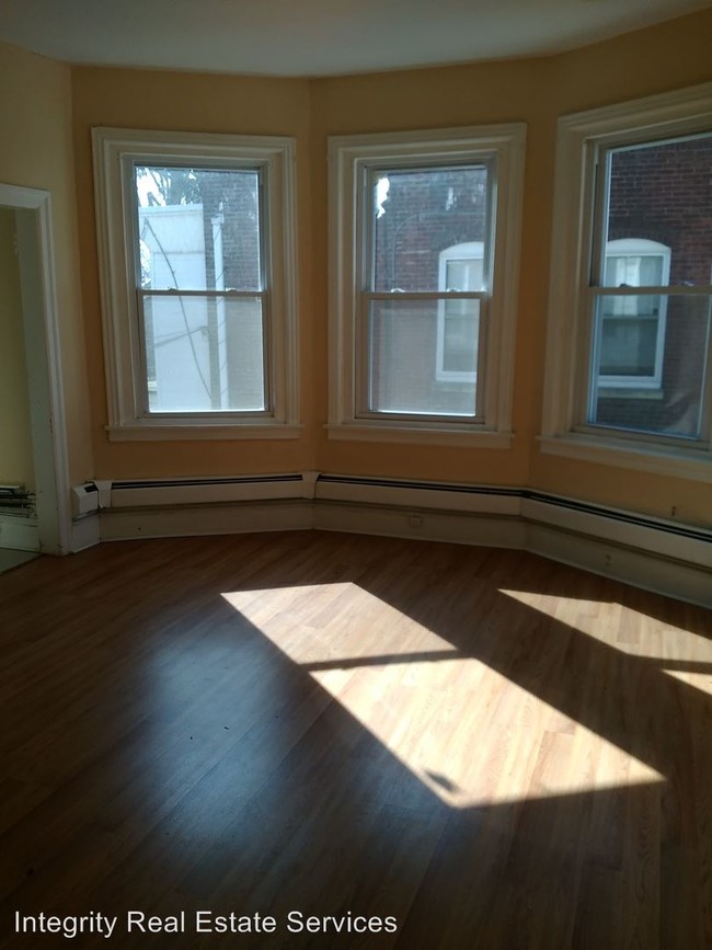 Building Photo - 4725 Northwood St
