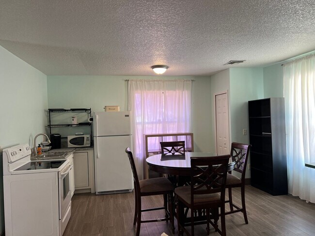 Foto del edificio - Spacious Efficiency _ In Law Suite_ Fort Pierce