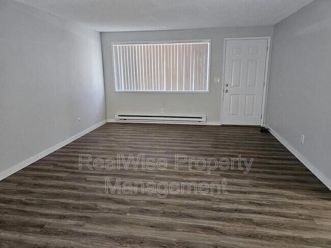Building Photo - 911 W 36th St