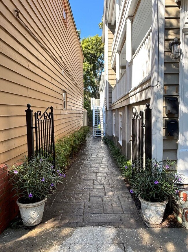 Foto del edificio - 2 Bedroom 2 Bathroom in The Charleston Pen...