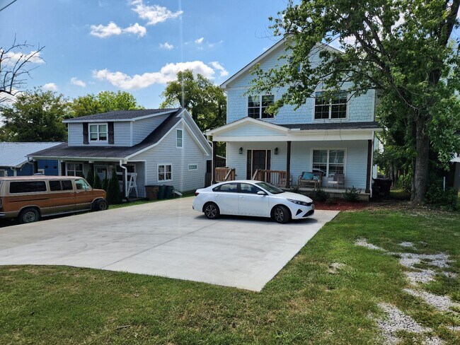 Building Photo - LIKE NEW 4BR/3BA in East Nashville!