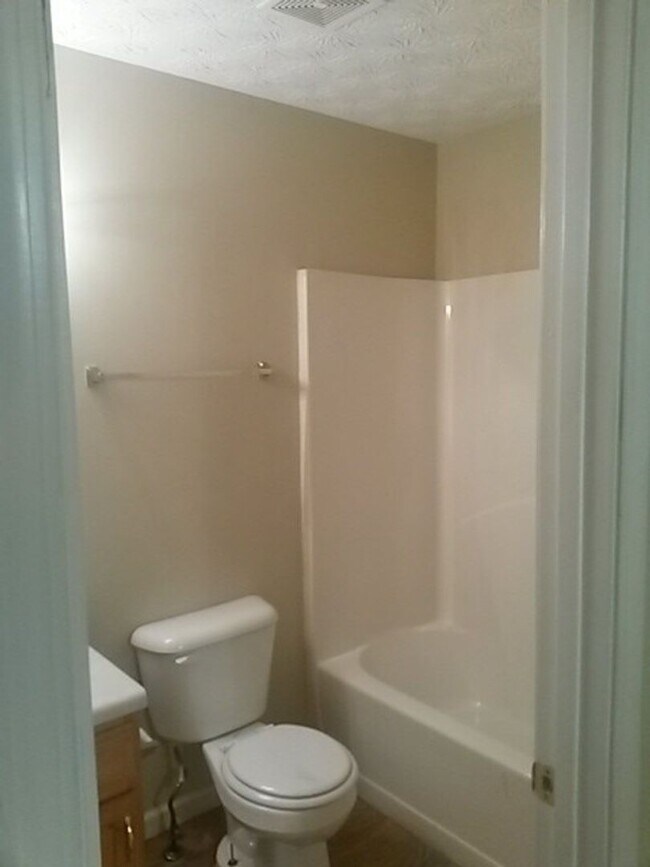 Foto del edificio - Townhome For Rent! Move In Ready Spacious 2 Bedroom Conveniently Located!!!