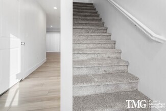 Building Photo - 977 Creer Way
