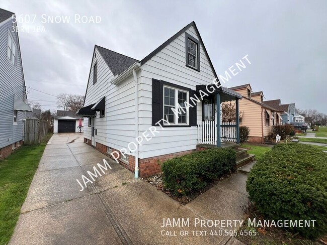 Building Photo - Single Family Home: 3 Bedroom, 1 Bathroom ...