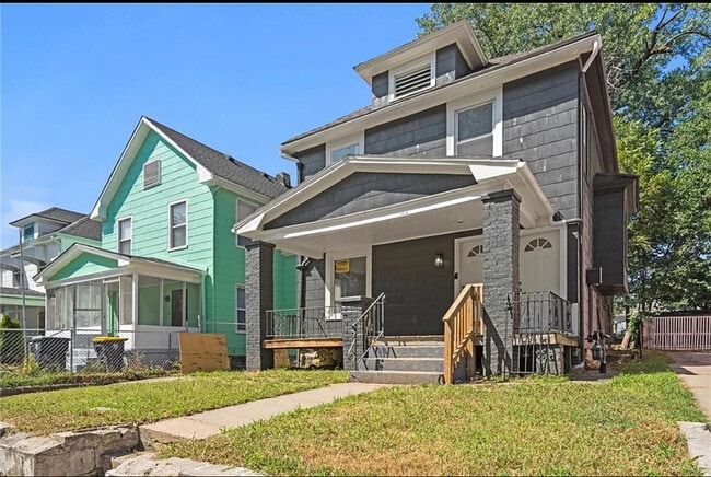 Building Photo - 122 N White Ave