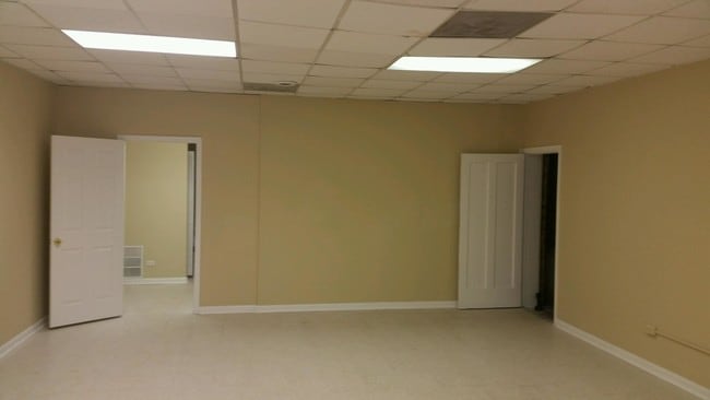 Interior Photo - 1741-1745 E 71st St
