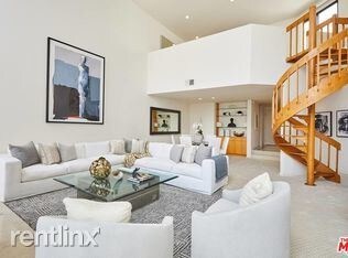 Foto del edificio - 2 br, 2 bath - 750 S Bundy Dr Apt 305