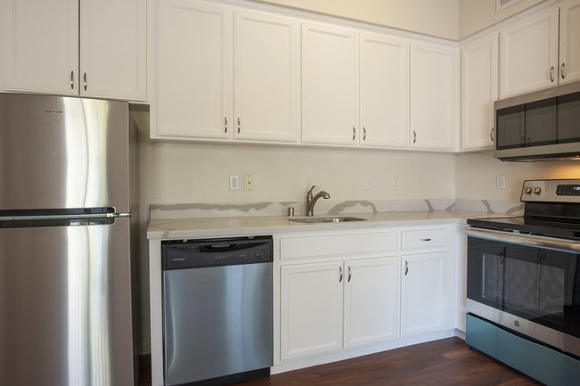 Building Photo - 2315 Lomitas Ave