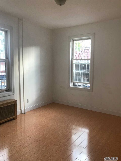 Foto del edificio - 27-18 McIntosh St