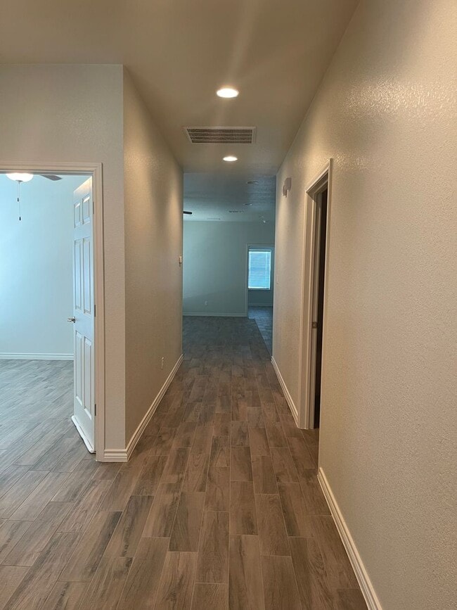 Building Photo - 511 County Rd 306