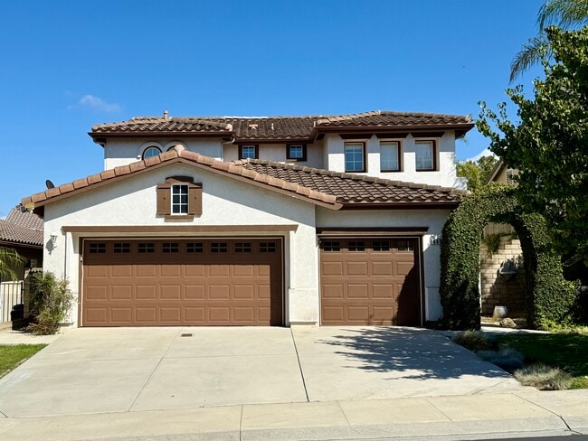 Building Photo - 660 Camino de la Luz