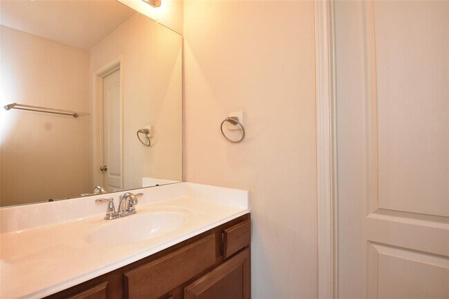Building Photo - 2513 Crestmoon Ct