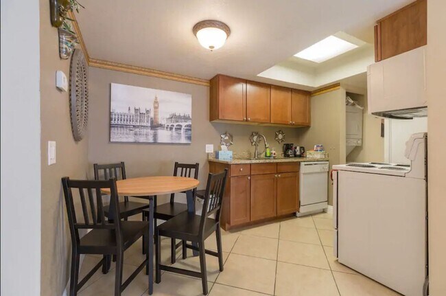 Foto del edificio - Super Cute 1 Bed/1 Bath Condo Near the Strip!