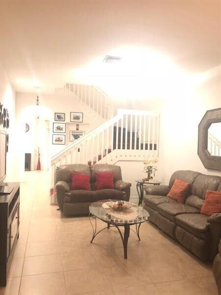 Building Photo - 6903 Julia Gardens Dr