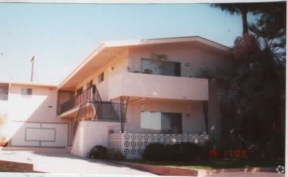 Foto del edificio - 3707-3715 Birch St