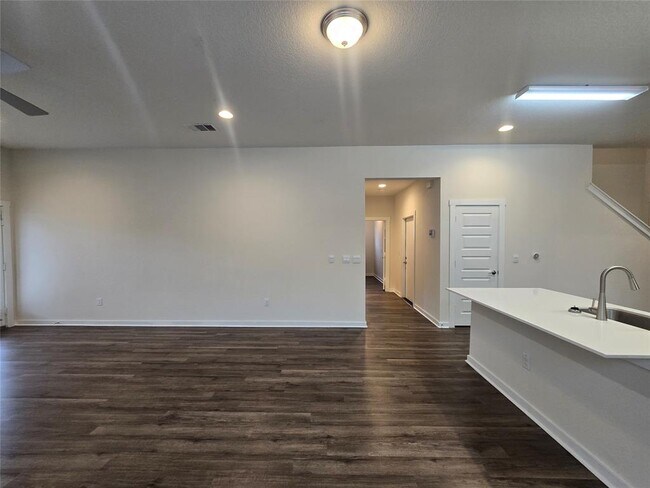 Foto del edificio - 7917 Linnie Ln