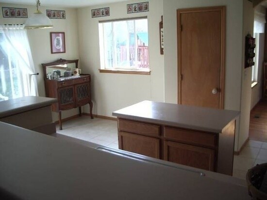 Building Photo - Beautiful 5 Bedroom 3.5 Bath Home In Saddl...