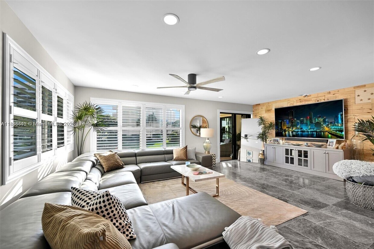 Foto principal - 372 Golfview Rd