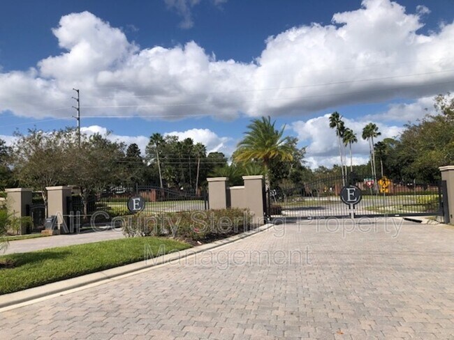 Foto del edificio - 8017 Pleasant Pine Cir