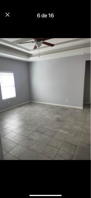 Building Photo - 1008 E la Cantera Ave