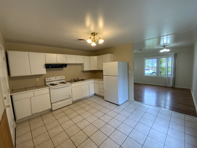 Building Photo - 1503 Fairwood St
