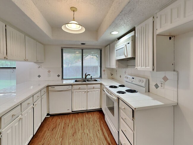 Foto del edificio - 3033 Mossy Oak Ln