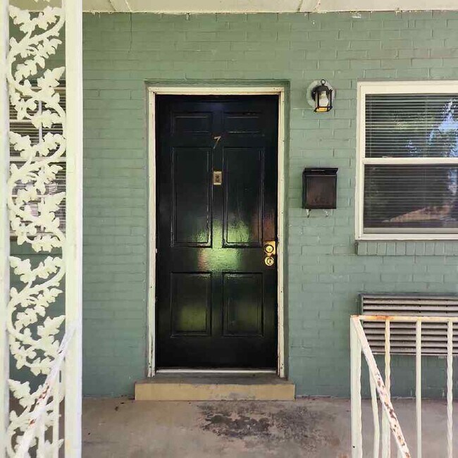 Photo - 4012 Southern Pkwy Apartment