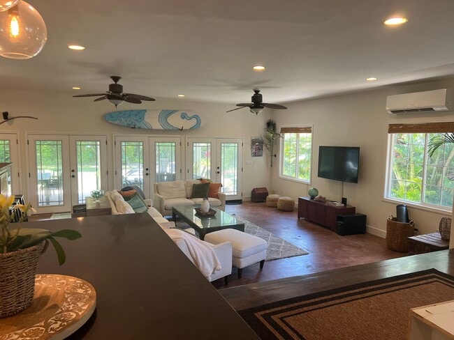 Foto del edificio - Privately Gated, Cool, Spacious Home, Tuck...