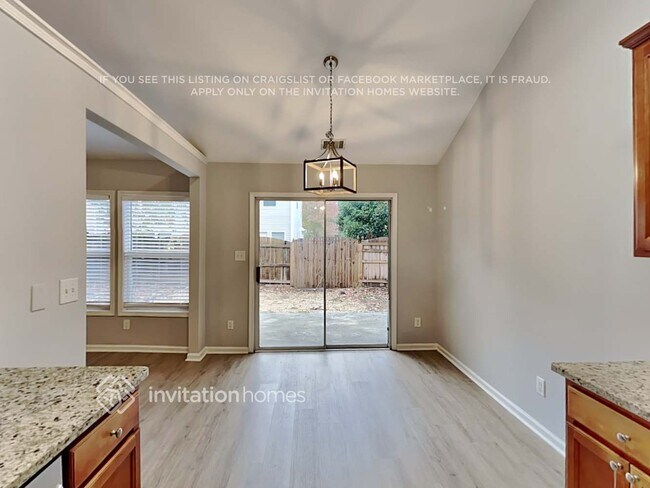 Foto del edificio - 2373 Walnut Tree Ln
