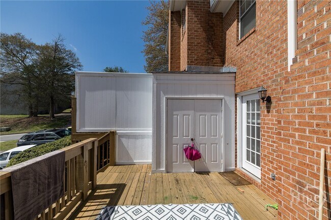 Foto del edificio - 156 Sleepy Creek Dr