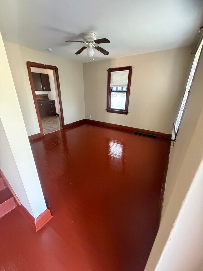 Foto del edificio - 35 W Ravenwood Ave