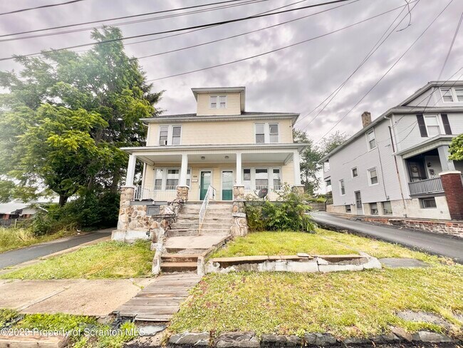 Building Photo - 1313 Short Ave