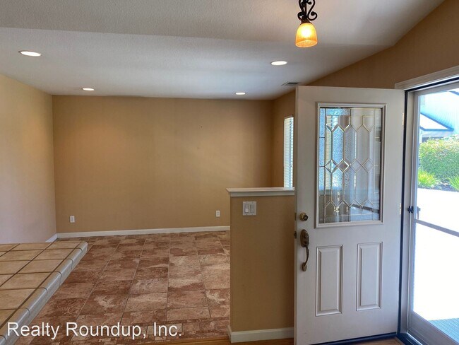 Foto del edificio - 2 br, 2 bath House - 530 Village Dr