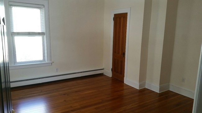 Building Photo - 21 Oak Ridge St