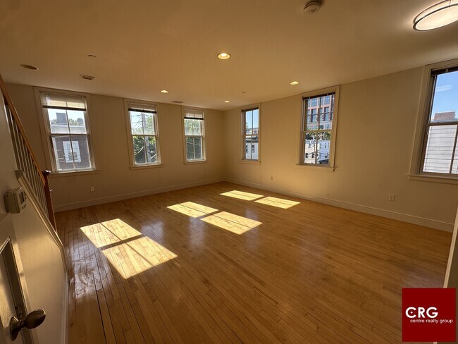 Foto del edificio - 102-104 Second St. Unit PH04