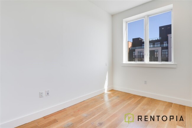 Building Photo - 894 Bushwick Ave