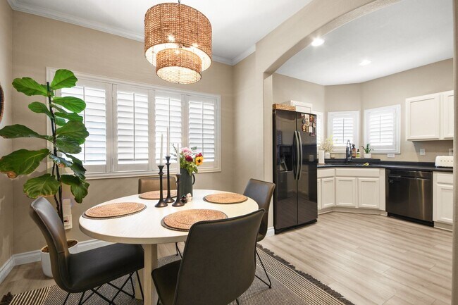 Building Photo - 2 Bedroom Condo in Summerlin, Las Vegas