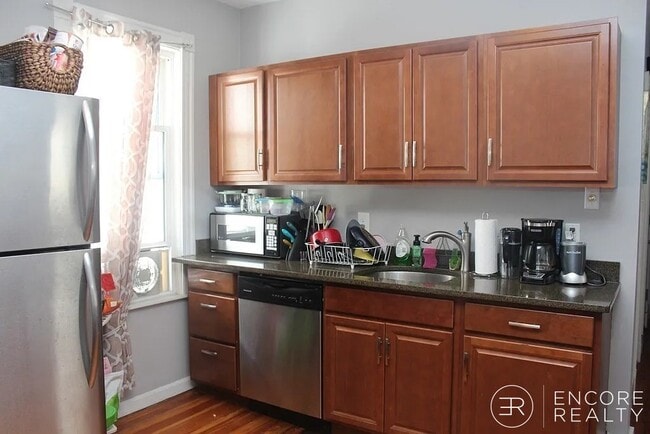 Building Photo - 575 East Eighth Unit 1
