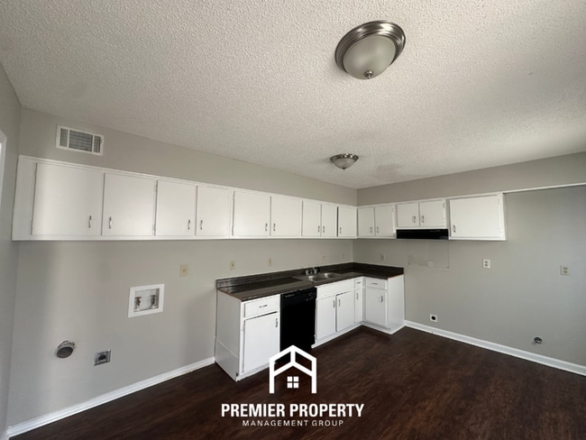 Building Photo - Move-In Ready 4BR Memphis Home w/ Hardwood Floors & Fenced Backyard