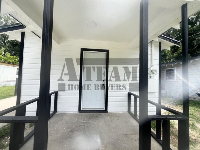 Building Photo - 108 Tillison St